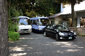 式場前にも妙法寺森の斎場 堀之内静堂式場3〜5台駐車できます。