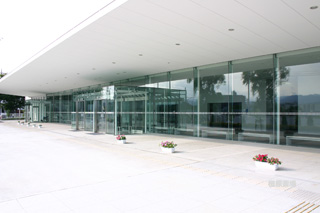 楢原斎場　正面