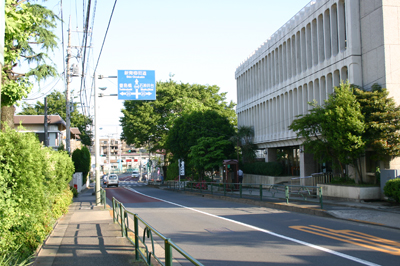 右手は図書館