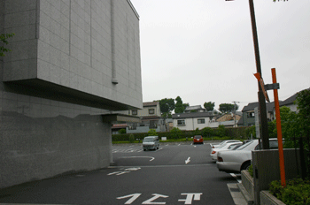落合斎場本館入口