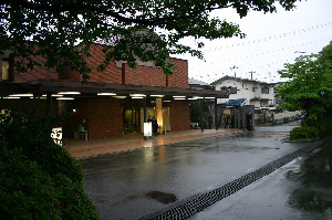 日華多磨葬祭場:式場棟