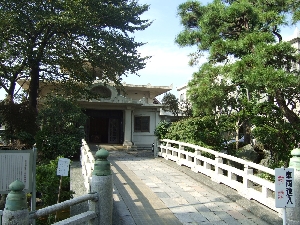 本堂利用は要相談です。